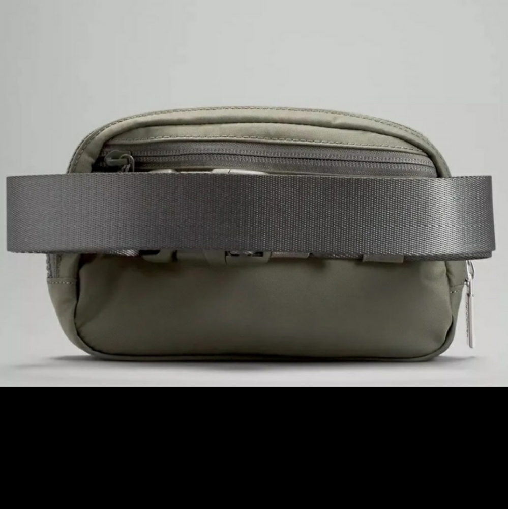 NWT Lululemon Everywhere Belt Bag Grey Sage 1L - Picture 4 of 4
